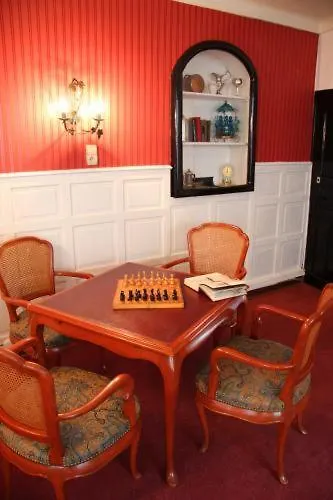 De La Poste 3* Saint-Geniez-dʼOlt