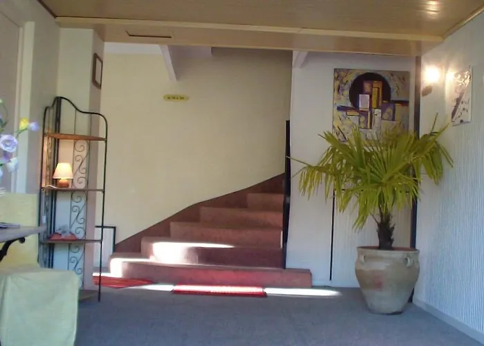 Hotel De La Poste Saint-Geniez-dʼOlt