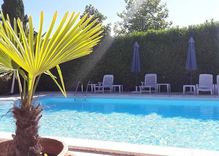 Hotel De La Poste Saint-Geniez-dʼOlt