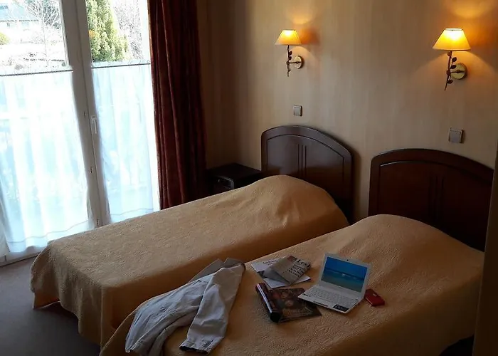 De La Poste 3* Saint-Geniez-dʼOlt