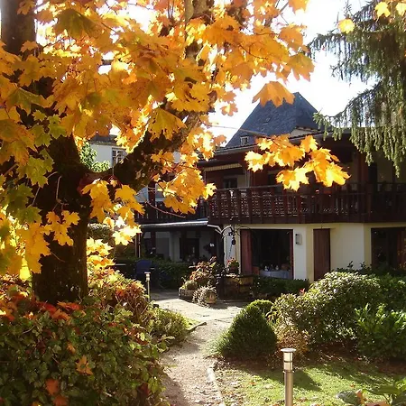 De La Poste 3* Saint-Geniez-dʼOlt