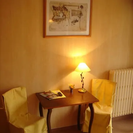 De La Poste 3* Saint-Geniez-dʼOlt