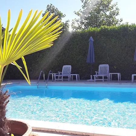 Hotel De La Poste Saint-Geniez-dʼOlt