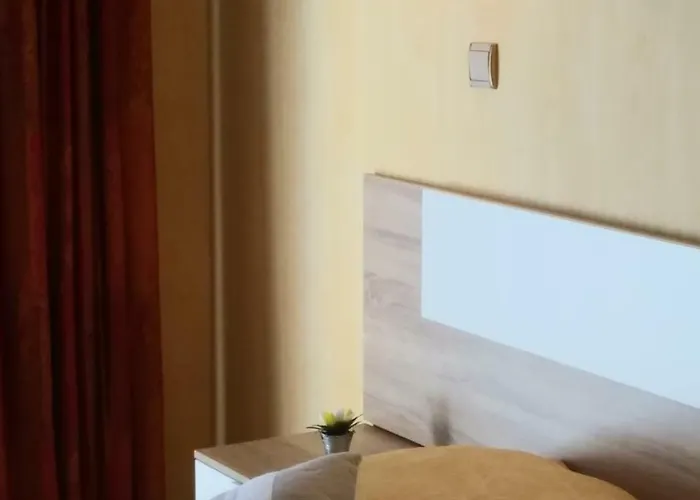 De La Poste 호텔 Saint-Geniez-dʼOlt